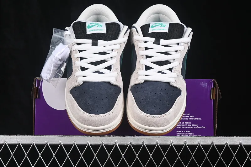All Categories Nk SB Dunk Series Nk SB Dunk Low Low-top sneakers Nike SB Dunk Low Suede gray raw rubber SB low-top casual sneakers HF3704-001